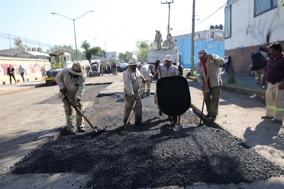 De acuerdo con un diagnóstico, tan solo en 56 unidades territoriales de la Ciudad de México, se identificaron más de 42 mil baches. 