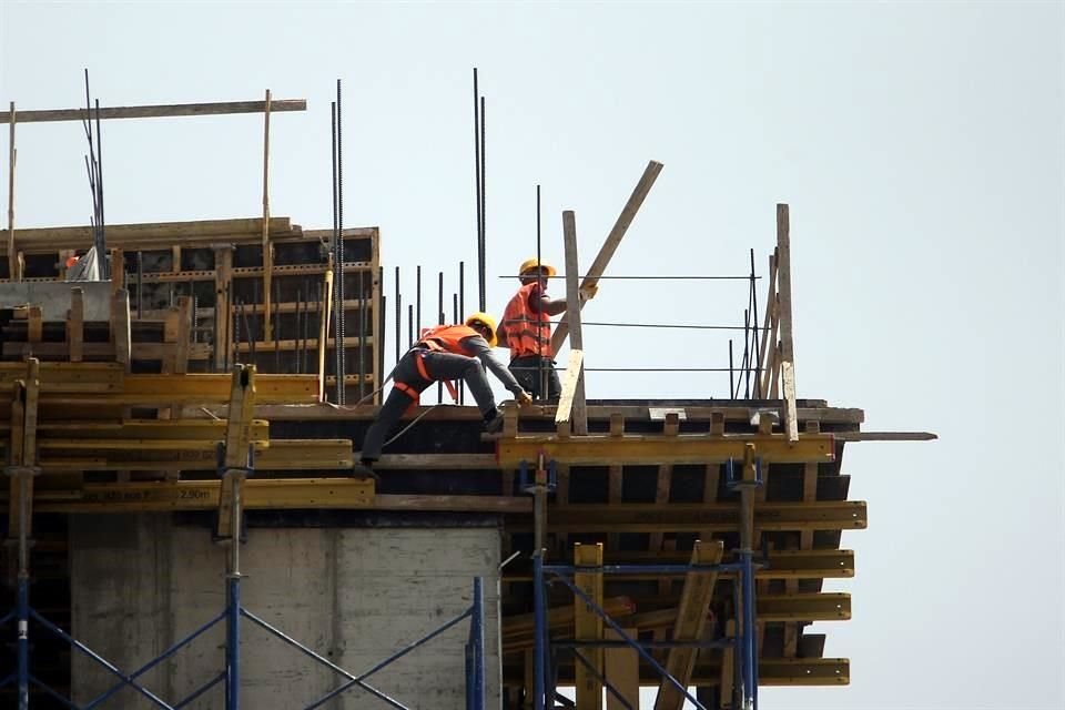 La Inversión Fija Bruta en construcción repuntó 2.04 por ciento en octubre de 2022, su mayor alza en siete meses.