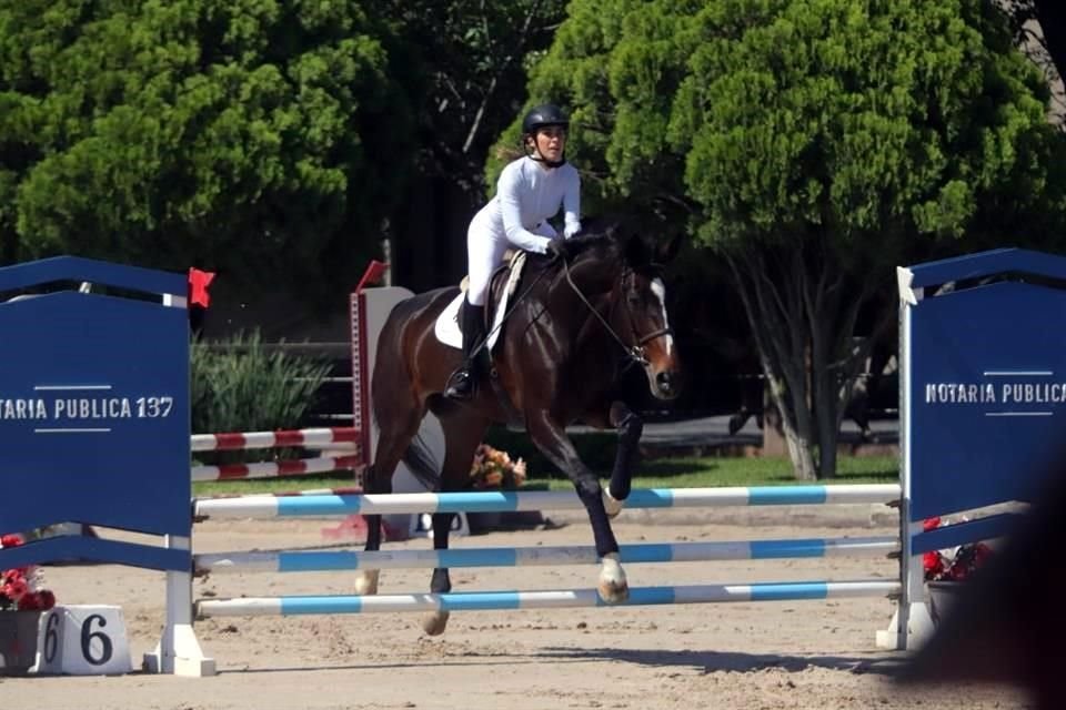 Mariel Hauser, montando a 'Cardenal'