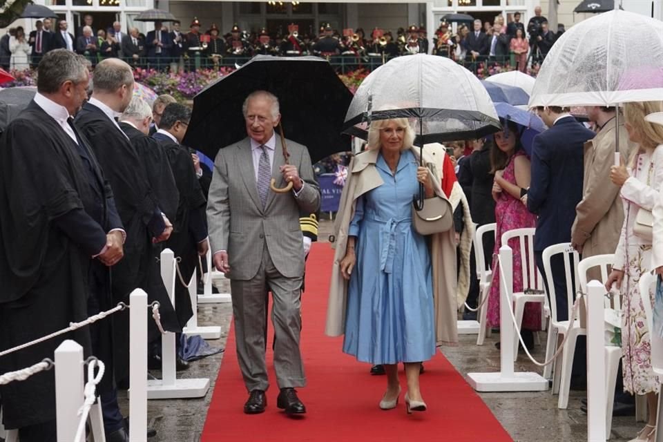 La Ópera de Sídney se iluminará para recibir al Rey Carlos III y la Reina Camila, a pesar de la oposición política en Australia.