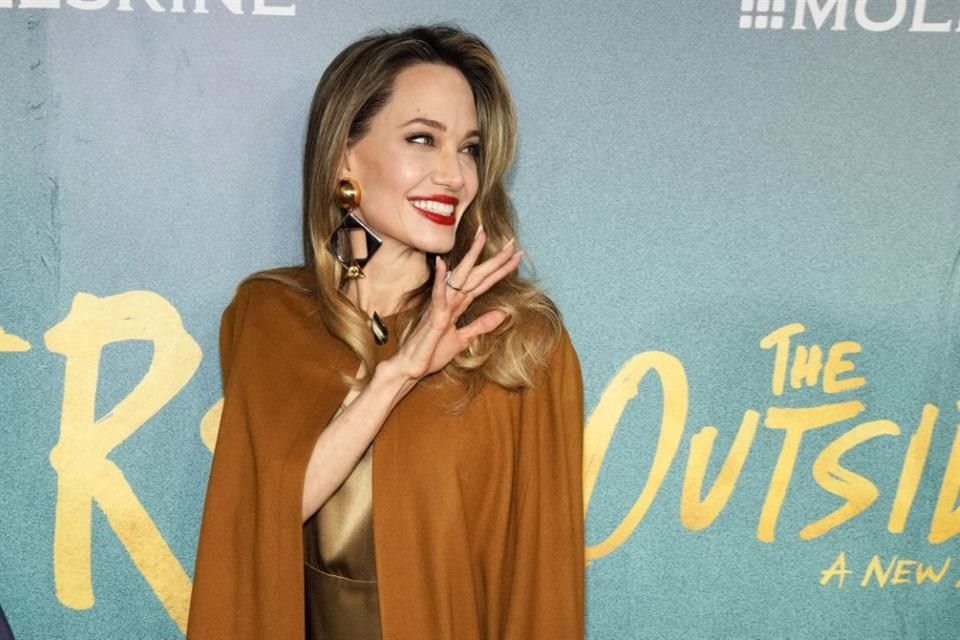 Angelina Jolie tiene 49 años.