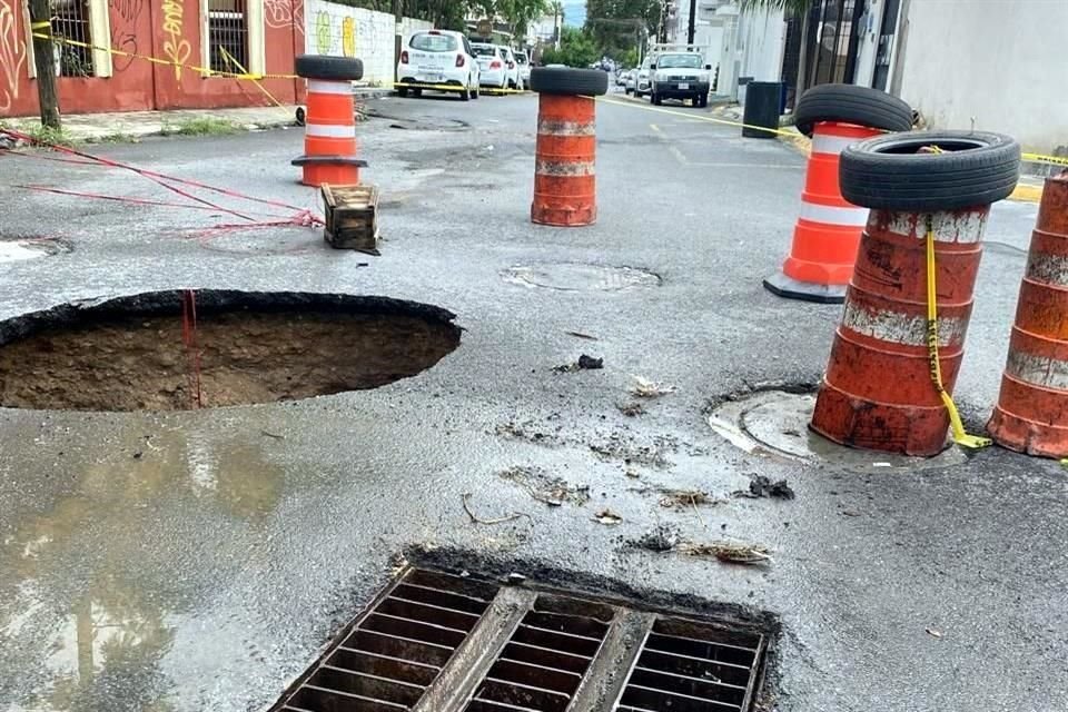   Los vecinos de la Colonia Cedros denunciaron que el socavón se formó hace más de un mes en el cruce de las calles Tequila y Ombú.