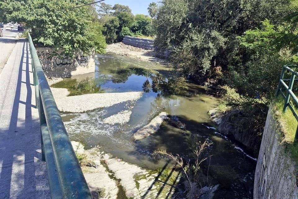 El desazolve del Arroyo Las Tinajas es una de las primeras acciones de la actual Administración del Alcalde emecista Héctor García. 