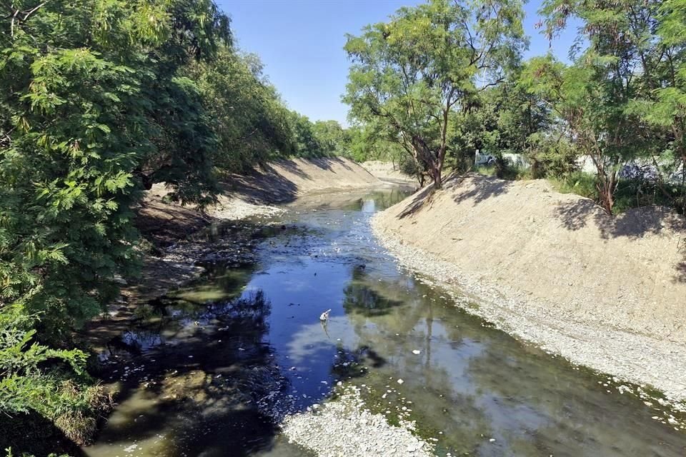 El desazolve del Arroyo Las Tinajas es una de las primeras acciones de la actual Administración del Alcalde emecista Héctor García. 