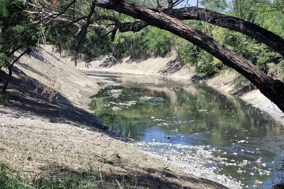 El desazolve del Arroyo Las Tinajas es una de las primeras acciones de la actual Administración del Alcalde emecista Héctor García. 