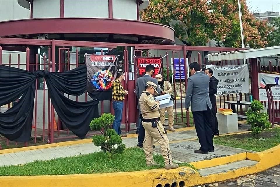 Abogados que acudieron a las oficinas de la Loma Larga, en la Colonia Santa Engracia, se toparon con el cierre de los juzgados.