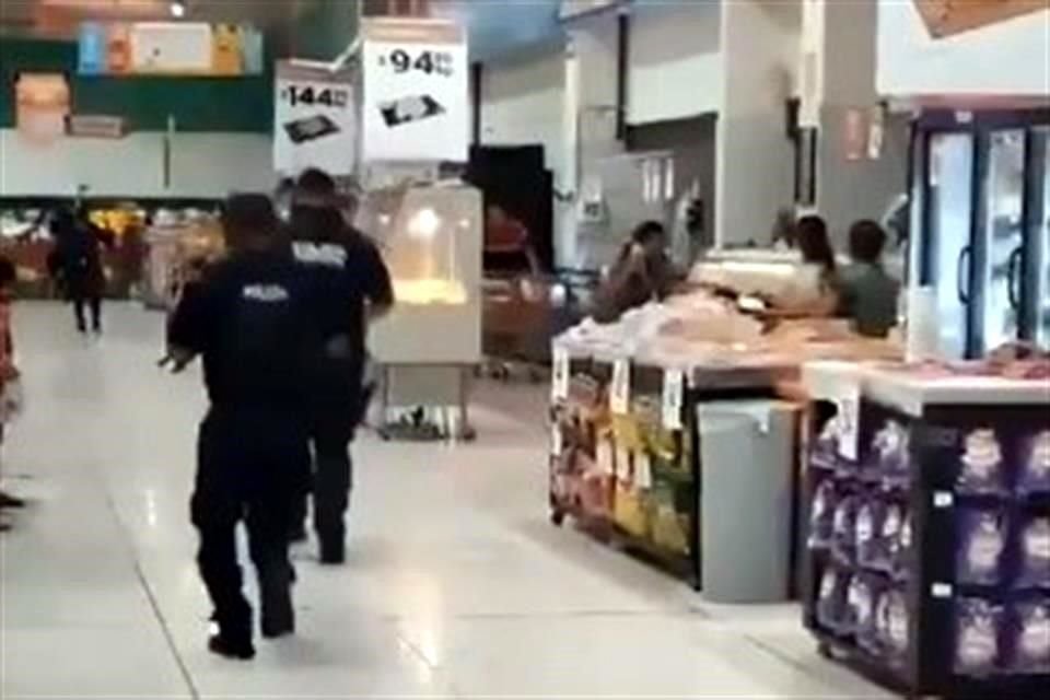 Tras disparar a dos menores de edad en Villas Otoch, hombres armados intentaron guarecerse en un supermercado en Cancún, lo que causó una persecución.