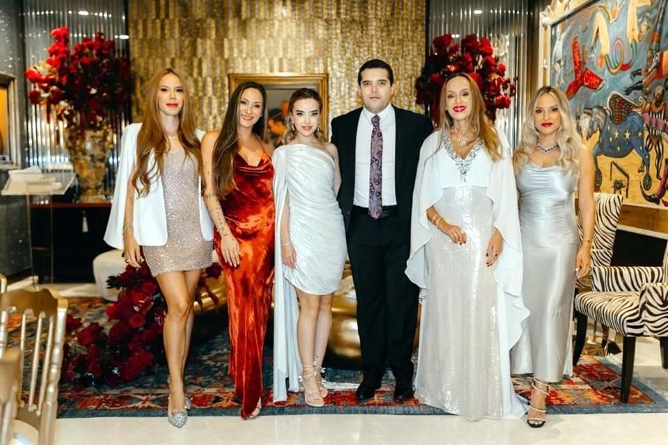 FAMILIA DEL NOVIO. Mariana Villarreal Calderón, Maru Villarreal Calderón, LOS NOVIOS, María Eugenia Calderón Rojas, mamá del novio, y Vivi Villarreal Calderón