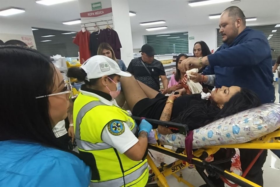 La líder de ambulantes y diputada suplente Diana Sánchez Barrios fue atacada al salir del Congreso de la CDMX.