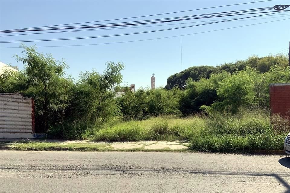 El terreno baldío se ubica en la calle Palacio de Justicia cruz con Fray Luis de León, en la colonia Anáhuac.