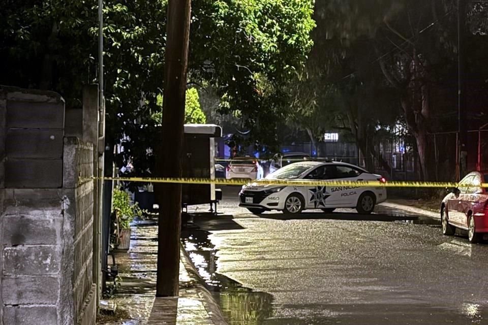 Un hombre es ejecutado a balazos a bordo de un taxi por al menos dos delincuentes, en la Colonia Mujeres Ilustres, en San Nicolás.