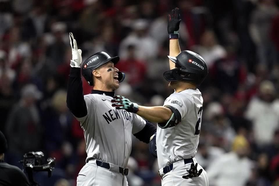 Giancarlo Stanton impulsó 3 carreras con su cuarto jonrón en la postemporada.