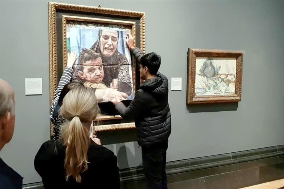 La protesta más reciente fue hace una semana cuando manifestantes cubrieron una obra de Picasso con una foto de una madre y su hijo heridos en Gaza.