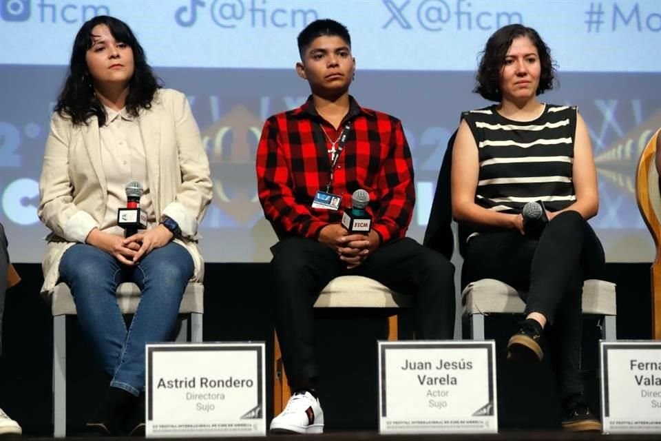 La cinta 'Sujo' que aborda la difícil infancia de los huérfanos que deja el narco, se proyectó en el FICM en presencia de sus directoras.