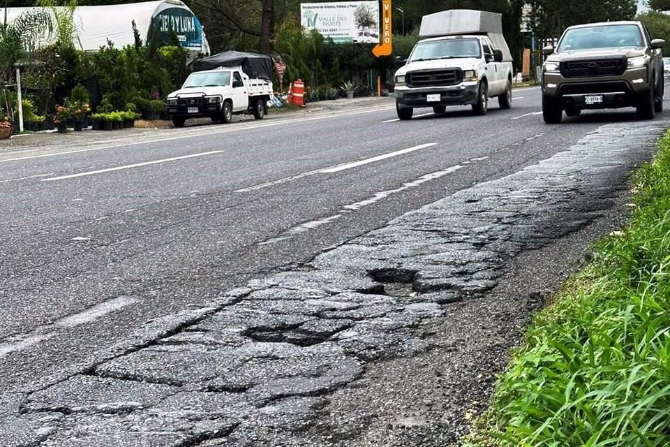 Los baches y daños se generan principalmente en el carril de alta velocidad y en la zona media de la Carretera.