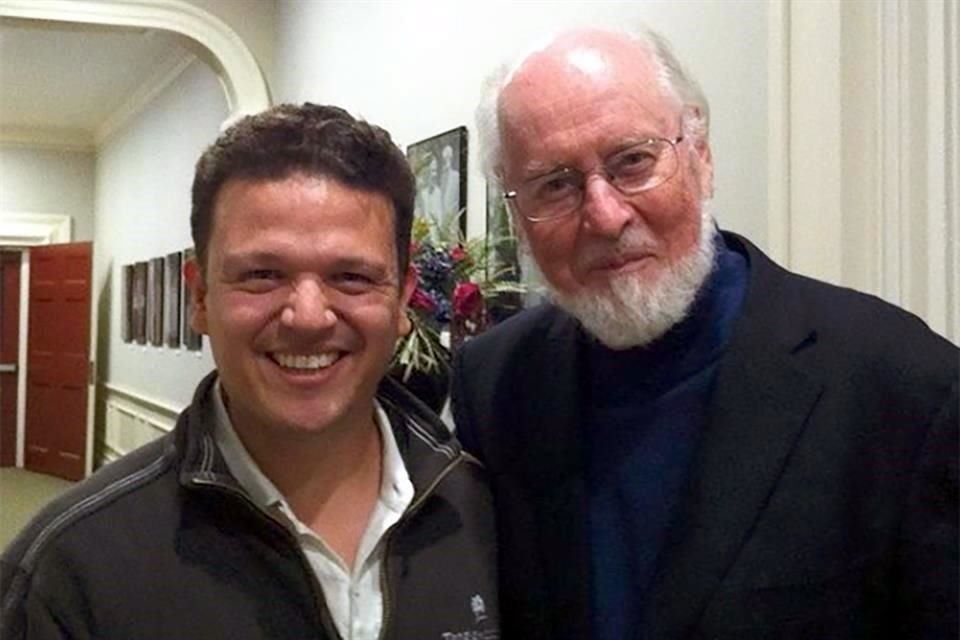 En el 2012 fue director asistente del legendario John Williams.