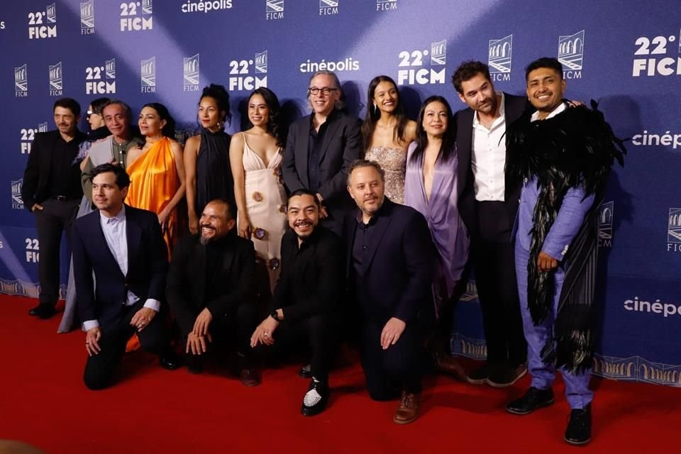 Tenoch Huerta acompañó a Rodrigo Prieto a presentar en el FICM la cinta basada en la novela de Juan Rulfo, 'Pedro Páramo'.