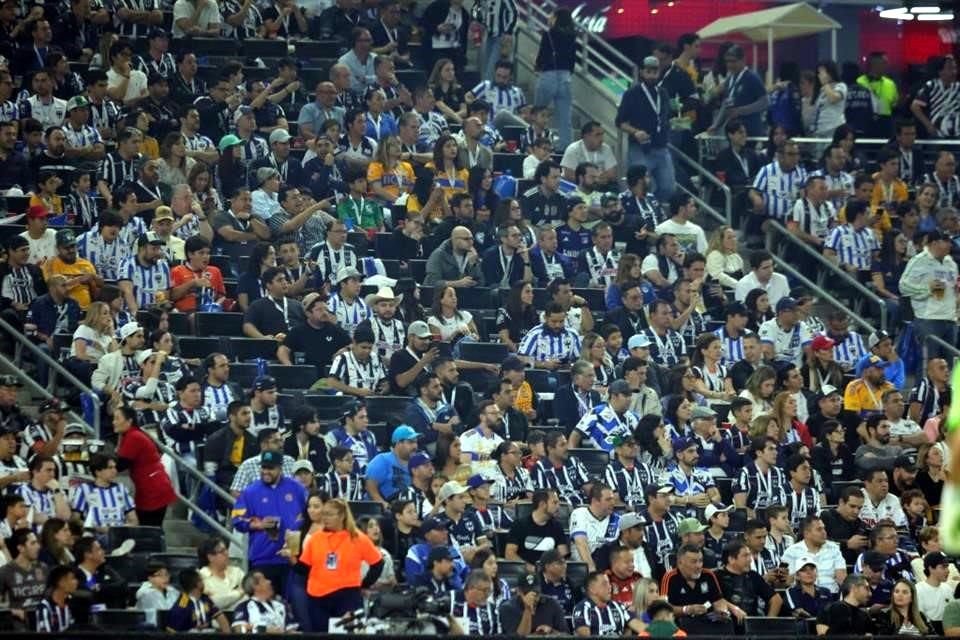 El Estadio Monterrey registró un lleno con 51 mil 983 aficionados.