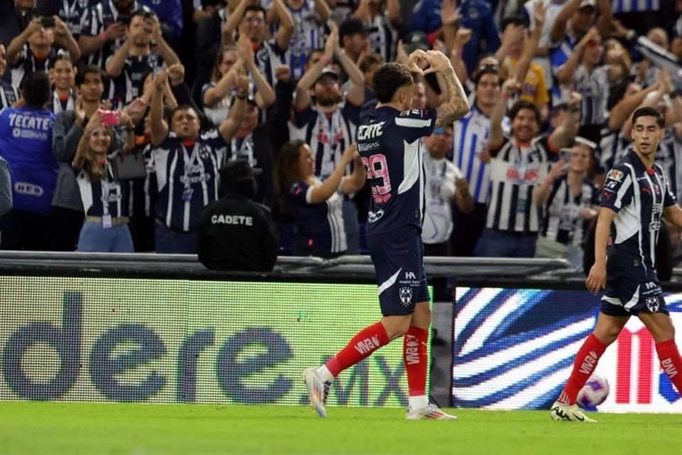 La afición celebró en grande la victoria de su equipo.