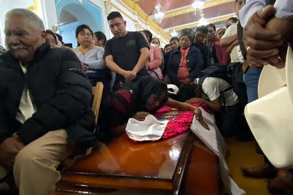 El sacerdote Marcelo Pérez Pérez, asesinado esta mañana en Simojovel, Chiapas, fue despedido con una misa en la iglesia de de Guadalupe.