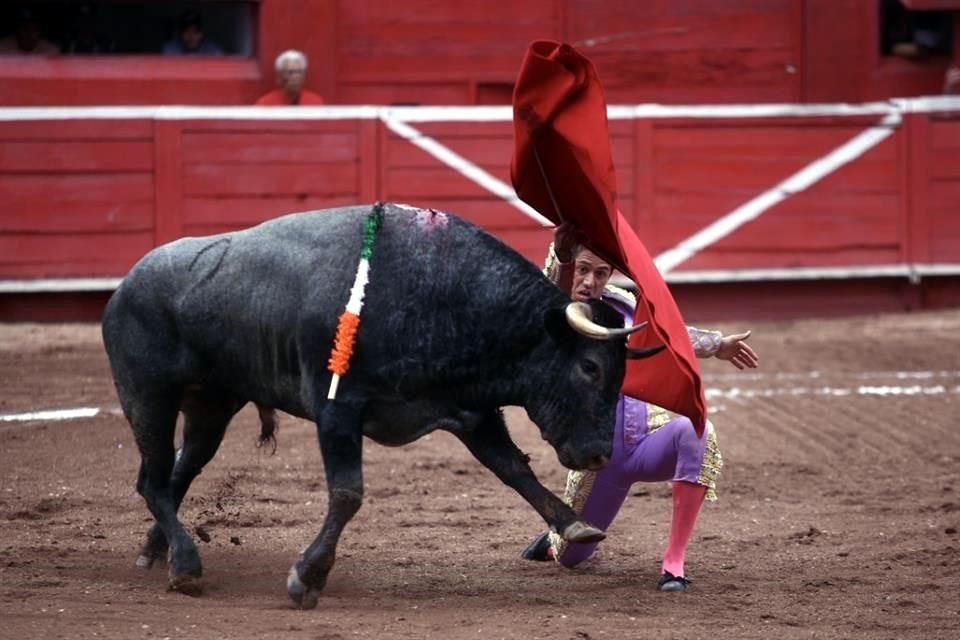 El regio Juan Fernando cortó dos orejas.