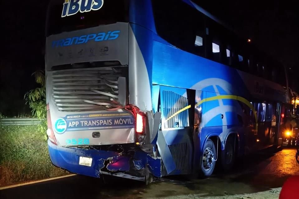 Alrededor de las 19:20 horas, se reportó la carambola en el kilómetro 175, en dirección de Montemorelos-Hualahuises, a la altura del lugar conocido como Chocolate.