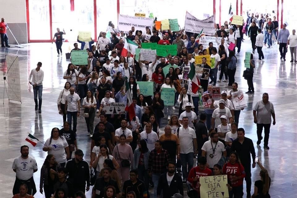 Los manifestantes ingresaron al edificio.