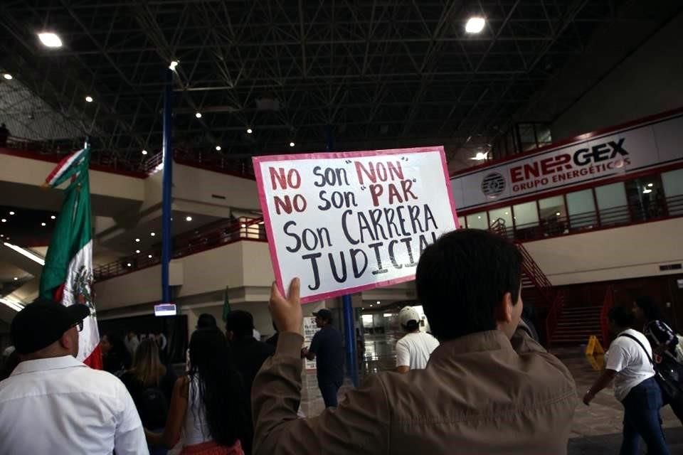 Los manifestantes ingresaron al edificio.