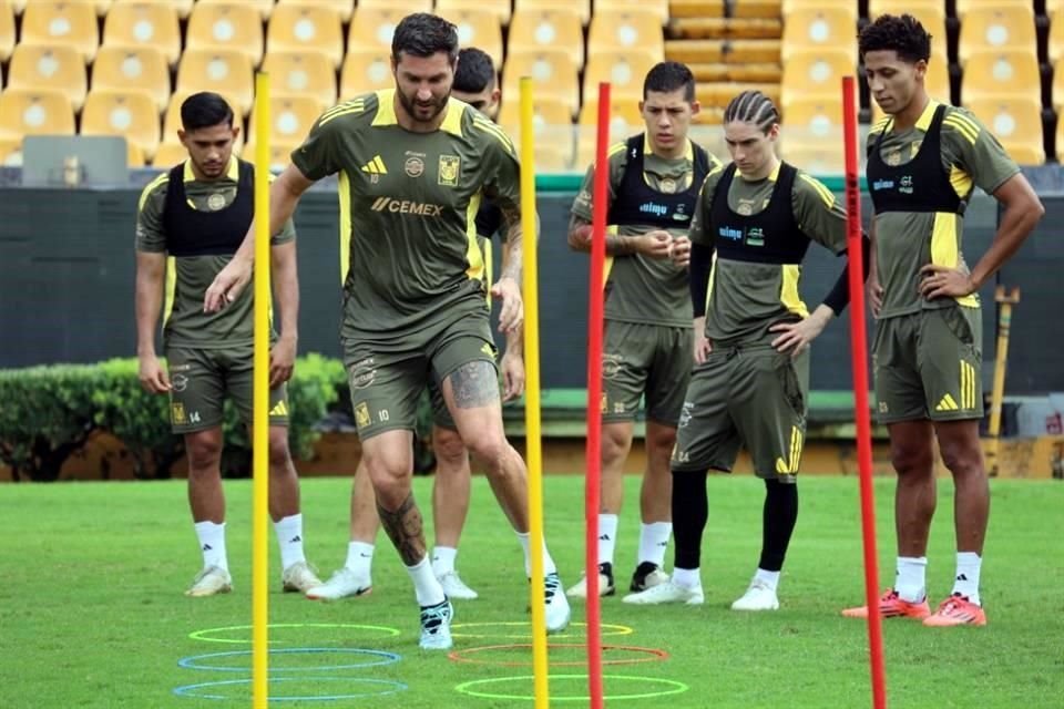 Los Tigres entrenaron en el Estadio Universitario de cara al duelo ante Mazatlán.