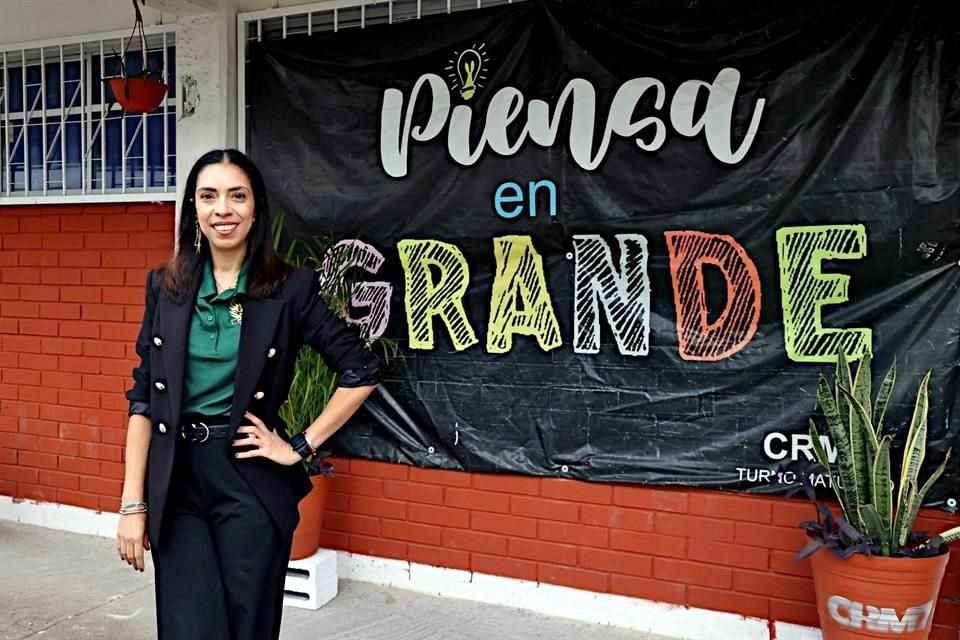 Lorena Hernández, directora de la escuela del Fracc. Los Cometas, en Juárez.