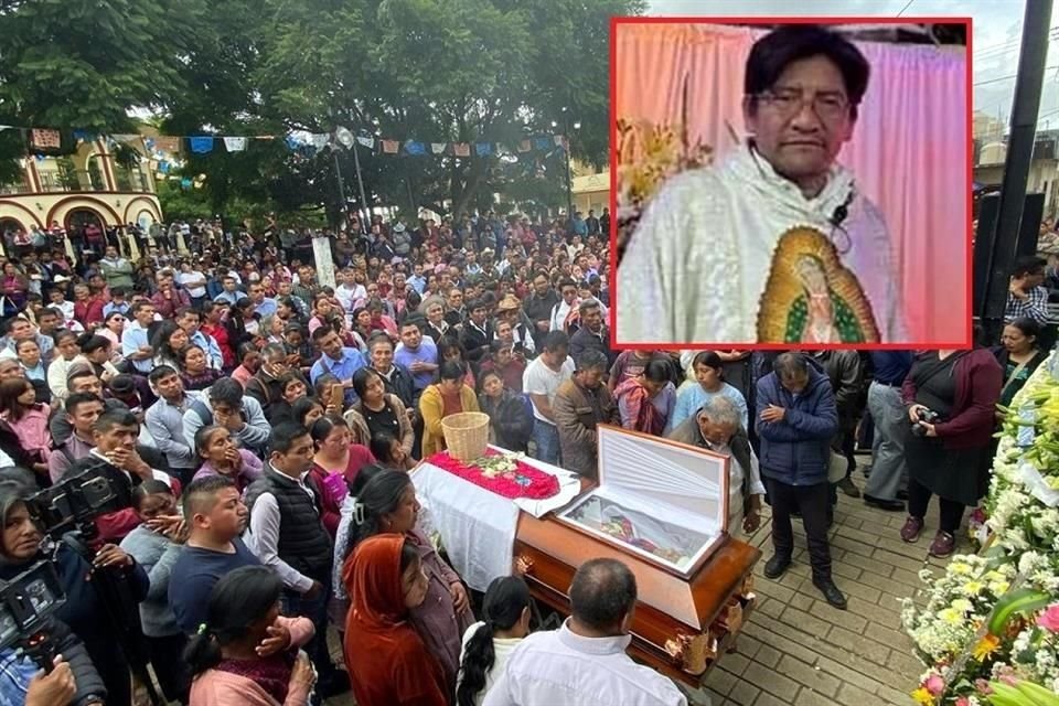 Cientos de indígenas de los Altos y Norte de Chiapas asistieron ayer a la misa de cuerpo presente del sacerdote y activista Marcelo Pérez.