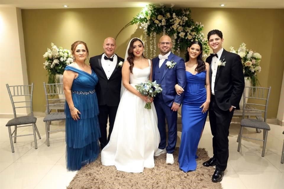 FAMILIA DEL NOVIO Rosa Isela Fernández de Lara de Hurtado, Alejandro Hurtado Azuela, LOS NOVIOS, Andrea Hurtado y David Soto