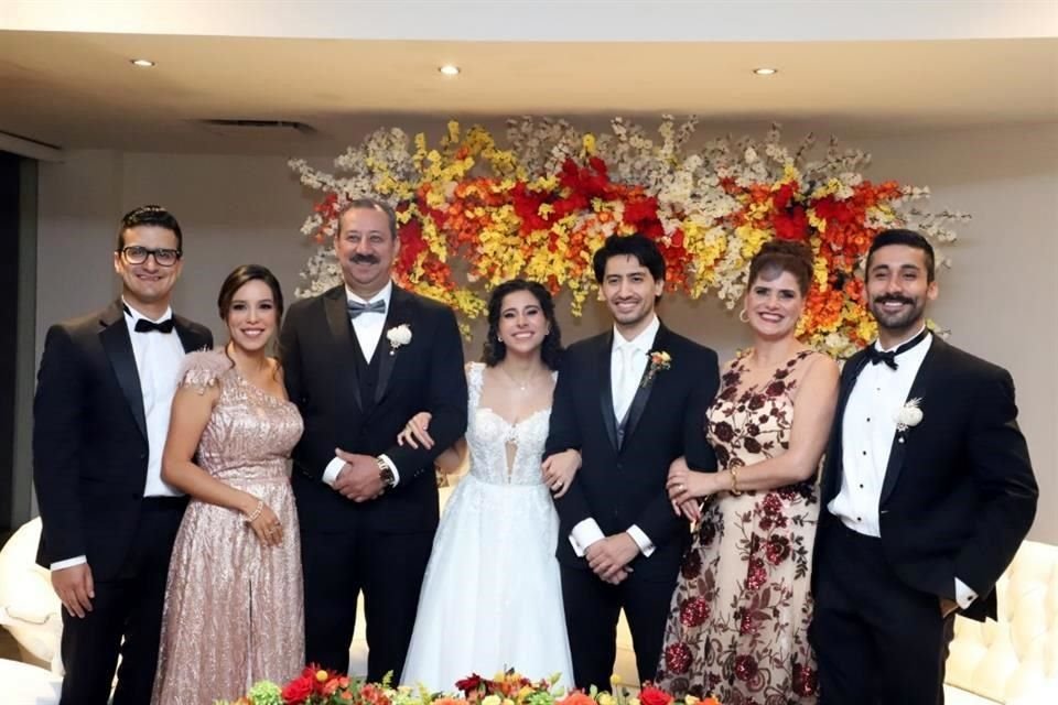 Adrián Garza Marroquín, Montserrat Reyna, José Luis Garza Garza, Claudia Garza Marroquín, Diego Alonso Castro, Leticia Marroquín y José Luis Garza