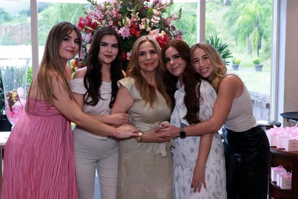 Tania Sánchez, Tamara Sánchez, Taidé Cantú de Sánchez, Taidé Sánchez y Valeria Botello