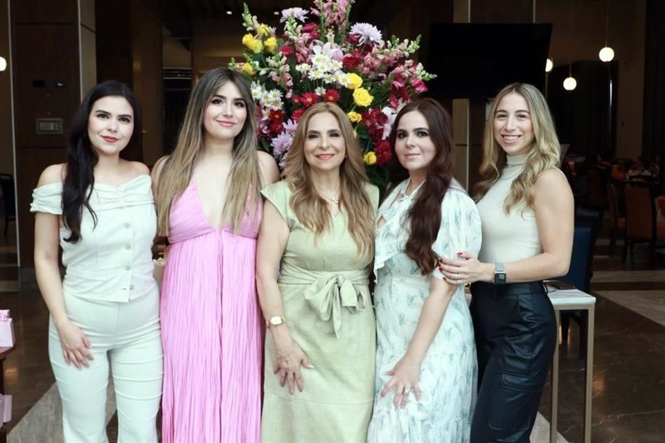 Tamara Sánchez, Tania Sánchez, Taidé Cantú de Sánchez, Taidé Sánchez y Valeria Botello