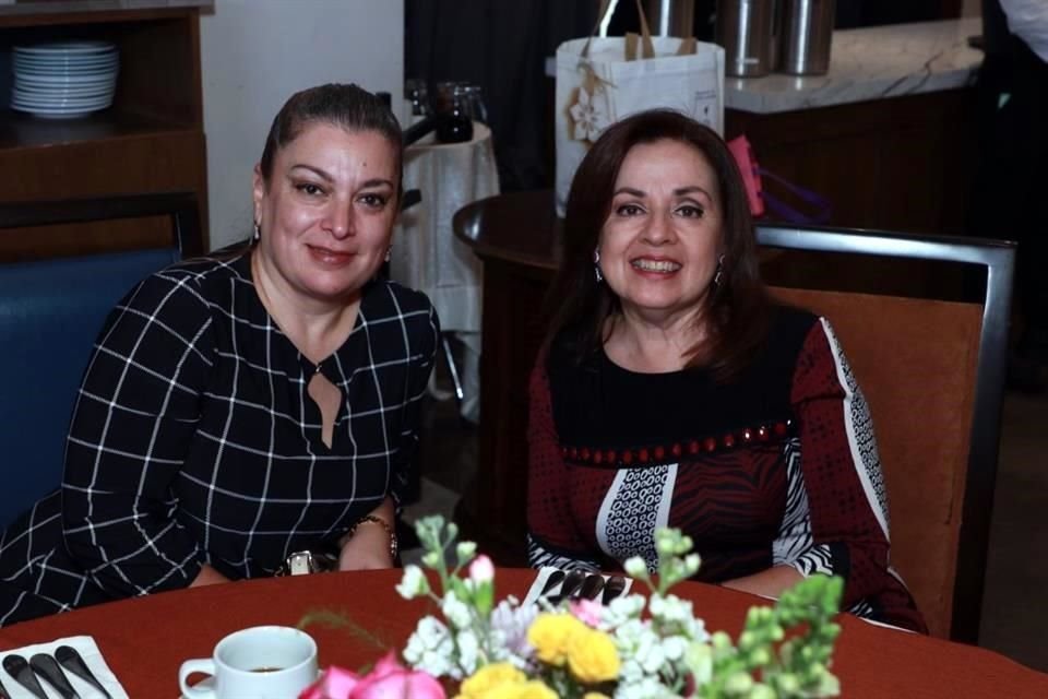 Sandra Galván de Salazar y Graciela Mirada de Delgadillo