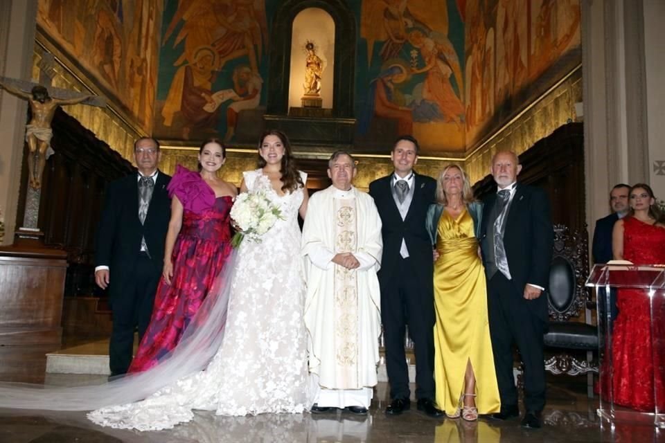 Jesús Ferrara González, Rebeca Torres Jaubert, Geovanna Ferrara Torres, Padre Patrick Mc Menaminn, Christoph David Buhl, Ula Buhl y Georg Buhl y Ula Buhl