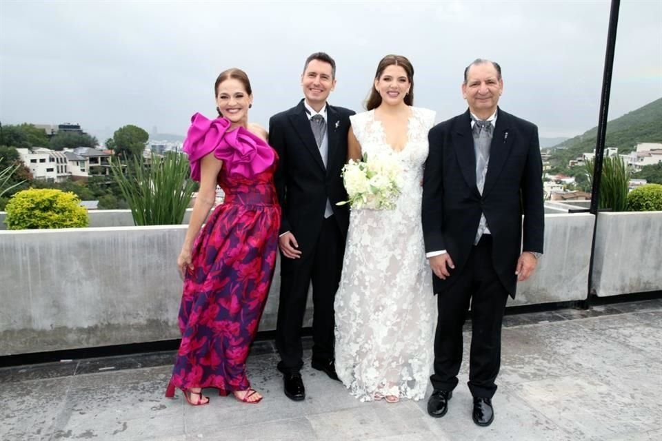 PAPAS DE LA NOVIA Rebeca Torres Jaubert, Christoph David Buhl, Geovanna Ferrara Torres y Jesús Ferrara González