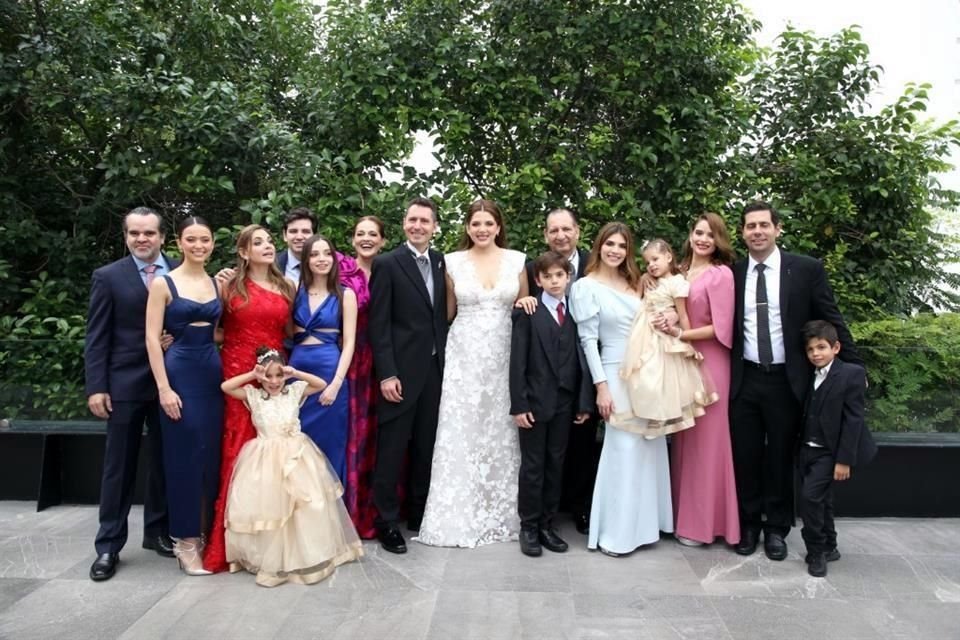 Federico Irízar, Daniela Fernández, Rebeca Ferrera de Irízar, Emilio Ferrara, Roberta Irízar, Rebeca Torres Jaubert, Christoph David Buhl, Geovanna Ferrara Torres, Jesús Ferrara González, Santiago Irí