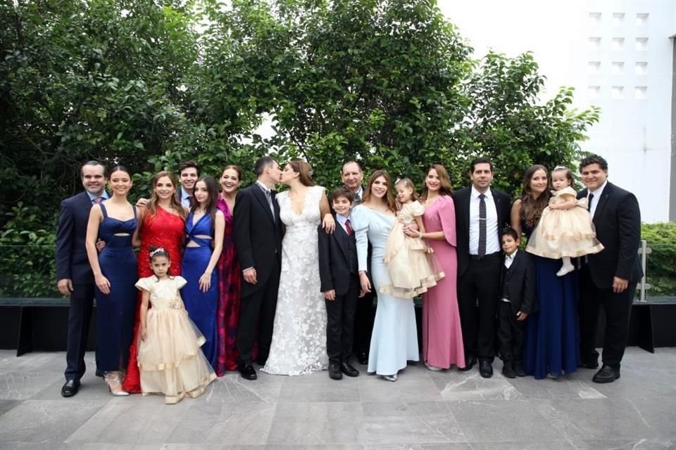 Geovanna Ferrara Torres y Christoph David Buhl y familia