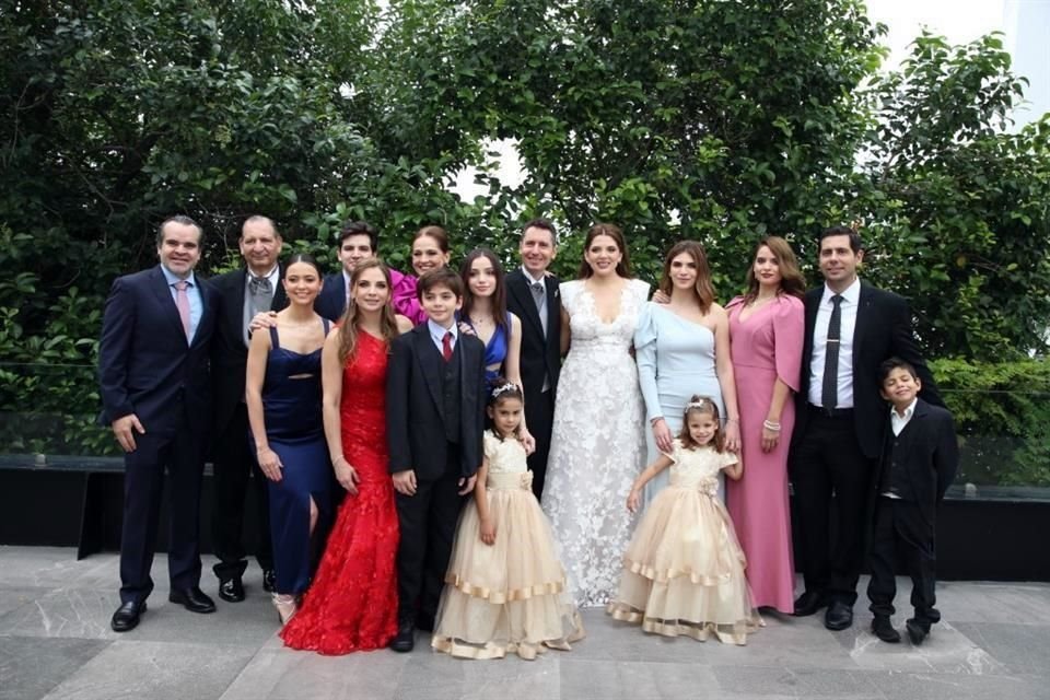 Federico Irízar, Jesús Ferrara González, Daniela Fernández, Rebeca Ferrera de Irízar, Emilio Ferrara, Roberta Irízar, Rebeca Torres Jaubert, Christoph David Buhl, Geovanna Ferrara Torres, Santiago Irí