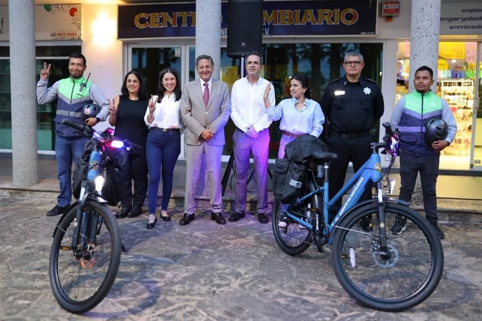 Colonos de Puerta de Hierro donaron dos bicicletas eléctricas, cuya finalidad es agilizar la movilidad en las horas pico de entrada y salida.