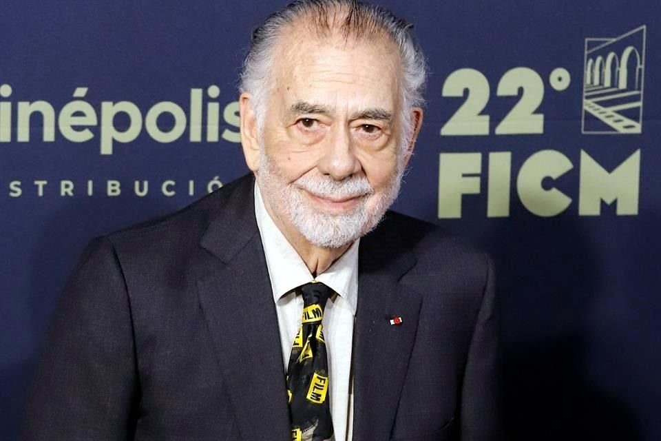 El cineasta Francis Ford Coppola recibió el premio a la excelencia artística en el FICM, además de que develó una butaca con su nombre.