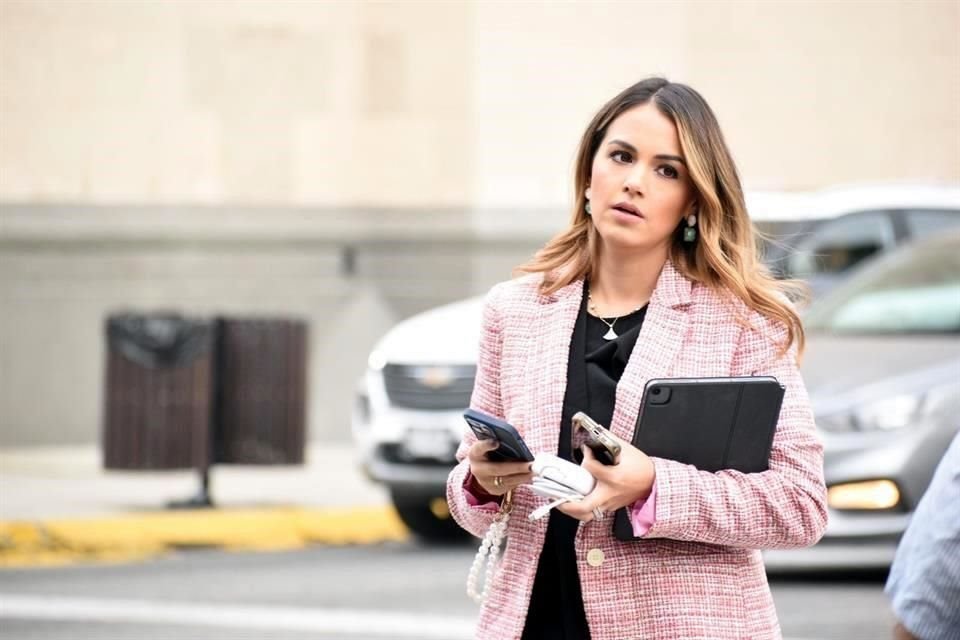 La presidenta del Congreso, Lorena de la Garza.