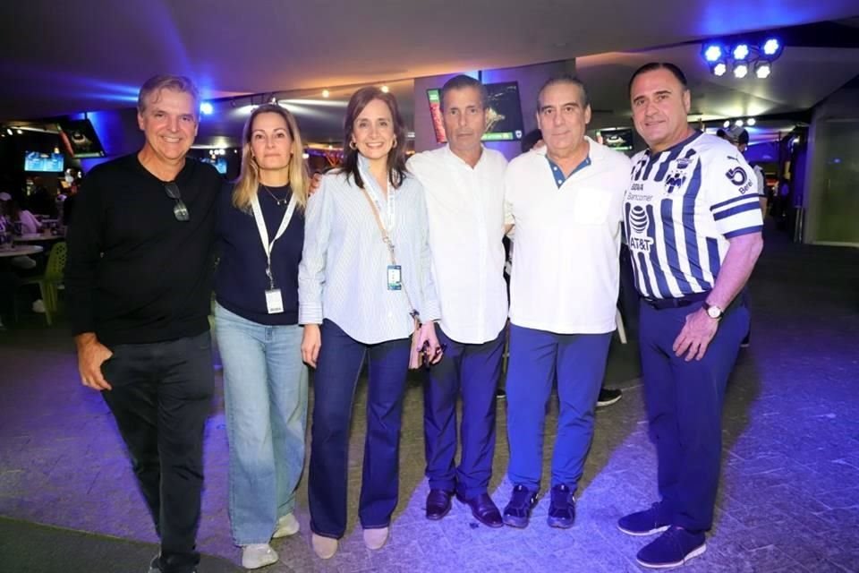 Alejandro Martínez, Yolanda de Martínez, Patricia Perales de Villarreal, Leocadio Villarreal, Alberto Garza Zambrano y Andrés Garza Herrera