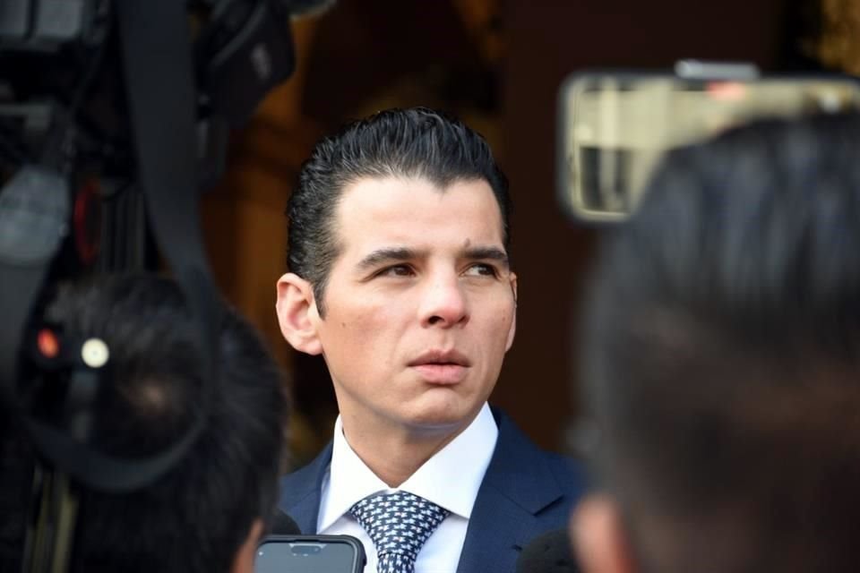 Tras revelarse su gasto en publicidad superando a otros políticos, Miguel Flores, ex Diputado local, afirma que debe informar sus logros.