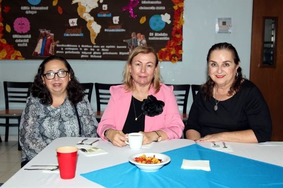 María Elva Cavazos, Maximina Tijerina y María del Carmen Flores Zarain