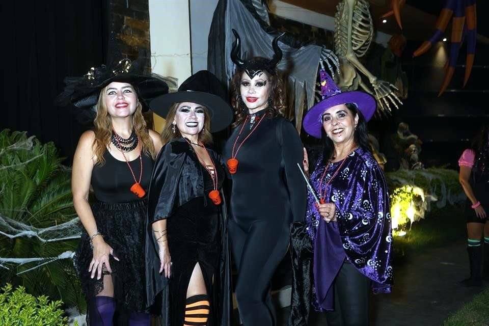 Vanessa Salas, Olivia Garza, Ana Bertha Silva de Hernández y Teresa Torres