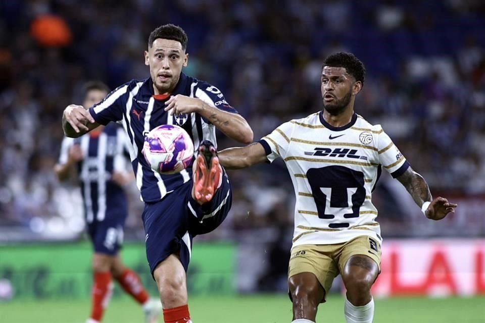 Rayados batalló para abrir a la defensa de los Pumas.