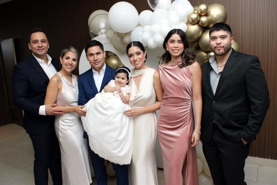 Óscar Buentello, Lillyan Martínez, Omar Martínez Garza, Helena Sofía Martínez Hernández, Cynthia Hernández Rodríguez, Valeria Hernández y David Hernández